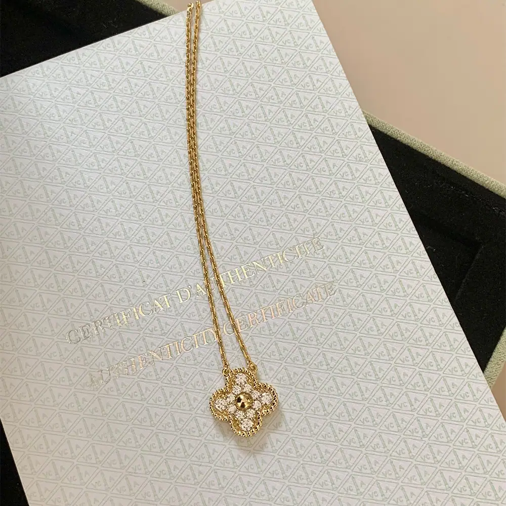 Clover Necklace
