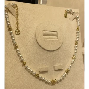 Pearl Floral Letter Floral Necklace