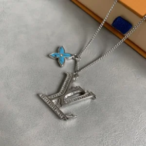 Turquoise Pendant Chain Graphic Motif
