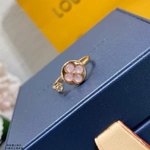 Four-Flower Ring