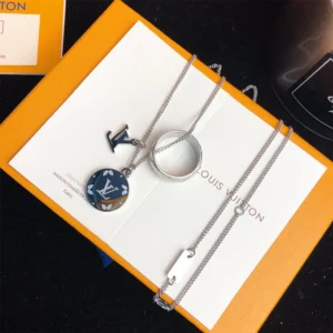 Pearl Graphic Motif Necklace