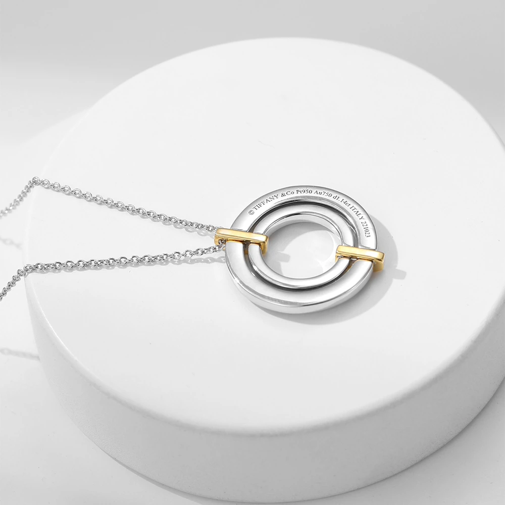 Open Motif Pendant Necklace