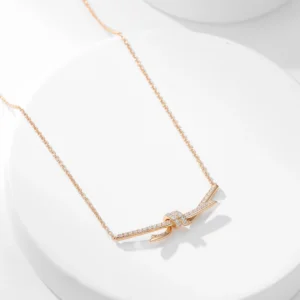 Arc Linear Pendant Necklace