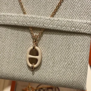 Loop Pendant Necklace