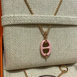 Loop Pendant Necklace