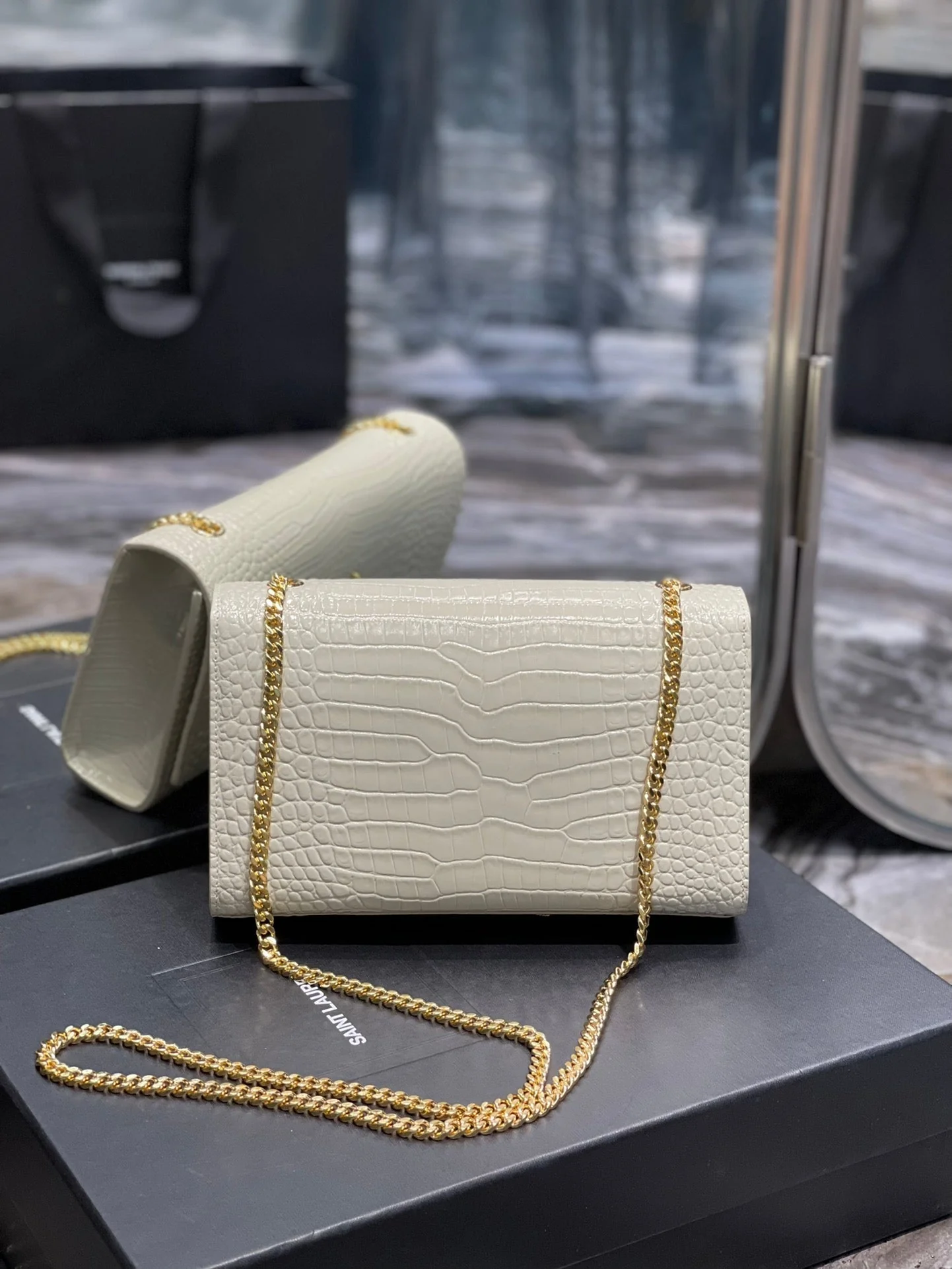 Auvrien 100196 Luxury Bag 24cm