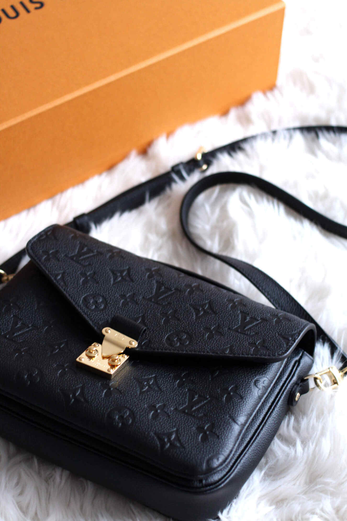 Auvrien 100094 Luxury Bag