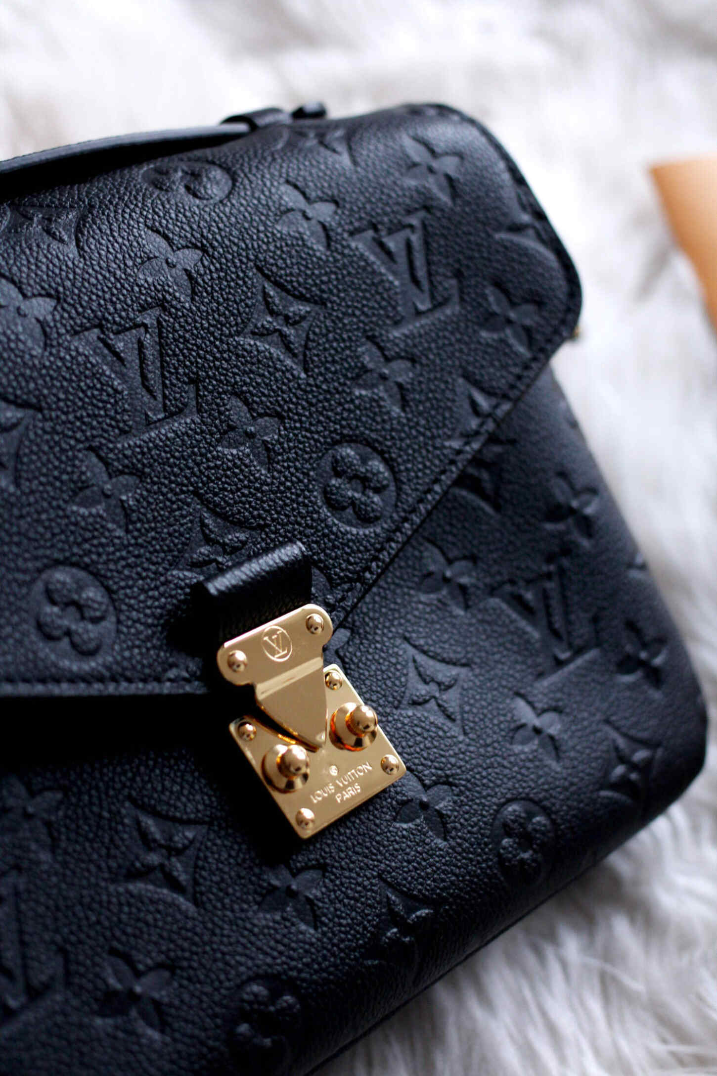 Auvrien 100094 Luxury Bag