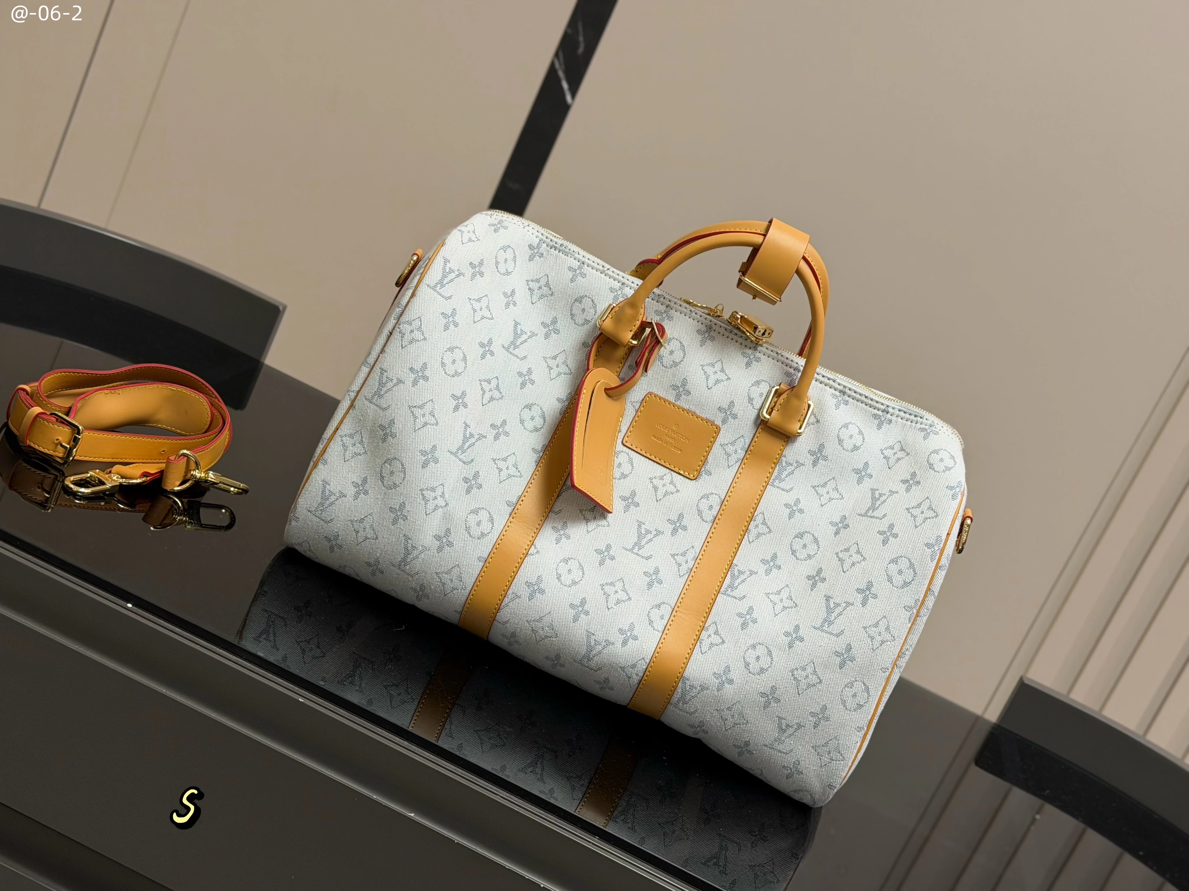 Monogramm Denim mit Tragegriff Schulter & Umhänge Reisetasche, Denim & Leder, 45 cm, 1,15 kg