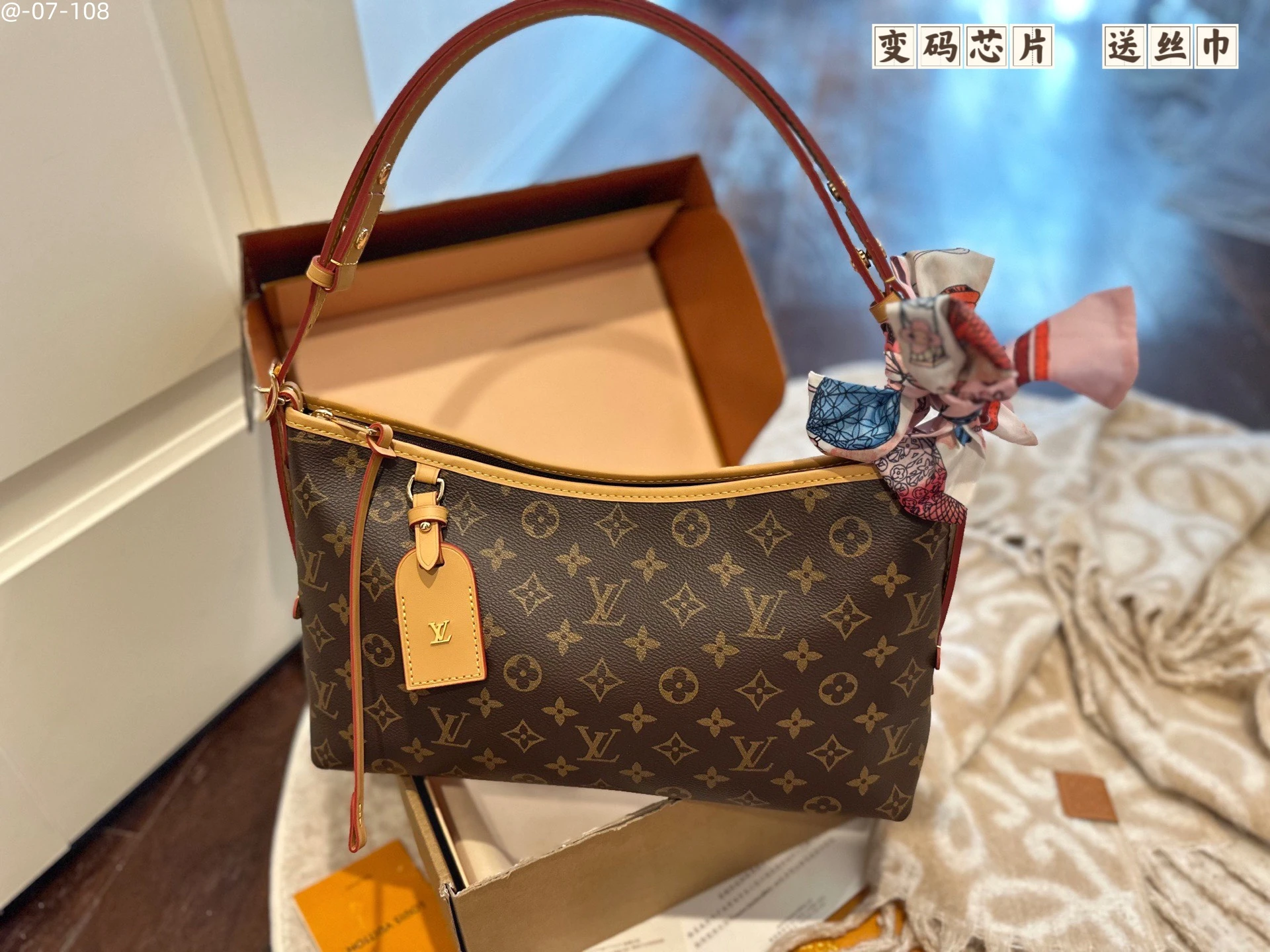 Monogramm Schulter & Crossbodytasche, Narbenleder, 32 × 20 cm, 1 kg