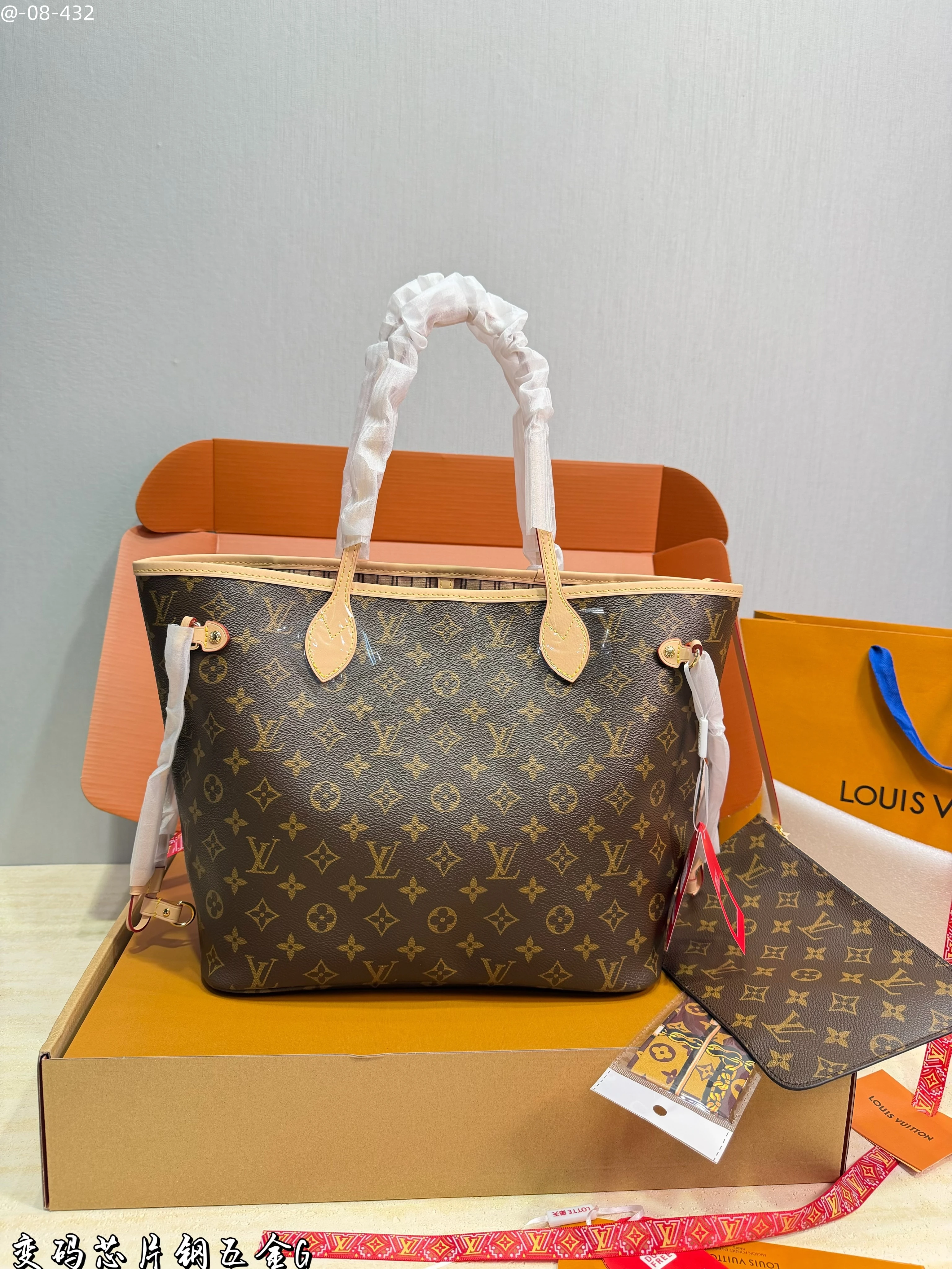 Monogram Top-Handle Shoulder Tote, Top-Grain Leather, 32 × 15 × 28 cm, 1.1 kg