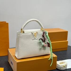Oberarmschulter & Crossbodytasche, Narbenleder, 27 × 17 cm, 0,85 kg