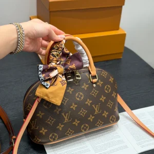Monogram Vintage Dome Top-Handle Shoulder & Crossbody Bag, Leather, 23 cm, 0.67 kg