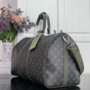 Schwarzes Monogramm und grüner mit Tragegriff Schulter & Umhänge Reisetasche, Narbenleder, 50 × 29 × 23 cm, 1,4 kg