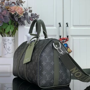 Schwarzes Monogramm und grüner mit Tragegriff Schulter & Umhänge Reisetasche, Narbenleder, 34 × 21 × 16 cm, 1 kg