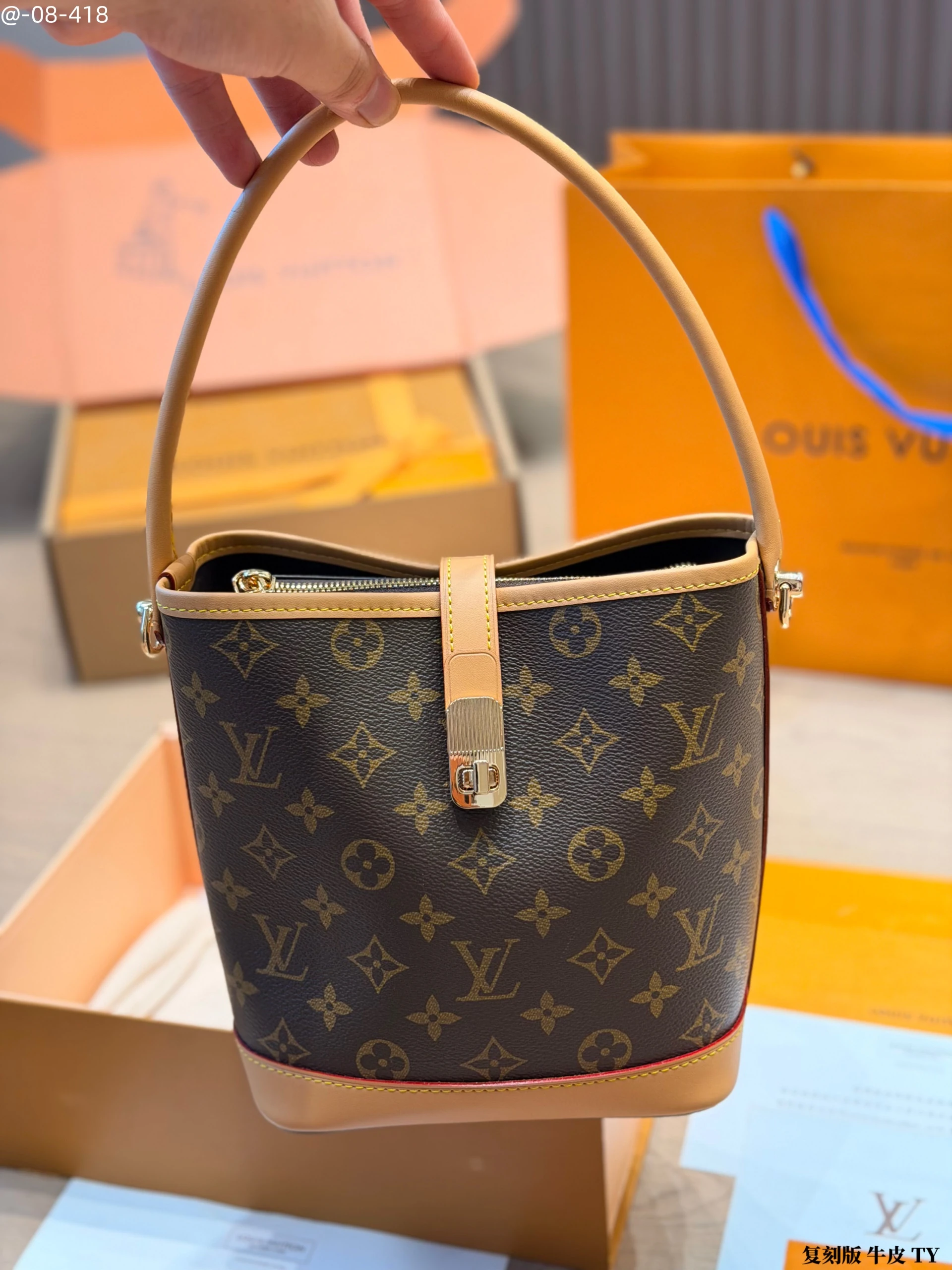 Monogramm mit Tragegriff Schulter & Umhänge Beuteltasche, Narbenleder, Groß: 18 cm / Klein: 16 cm, 0,68 kg