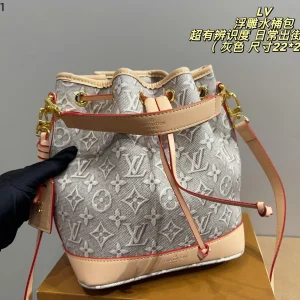 Geprägter bestickter Beuteltasche, Leder, 22 × 24 cm, 0,6 kg