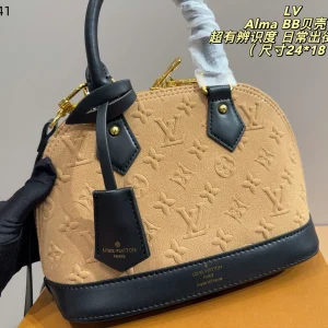 BB Kuppeltasche, Narbenleder, 24 × 18 cm, 0,7 kg