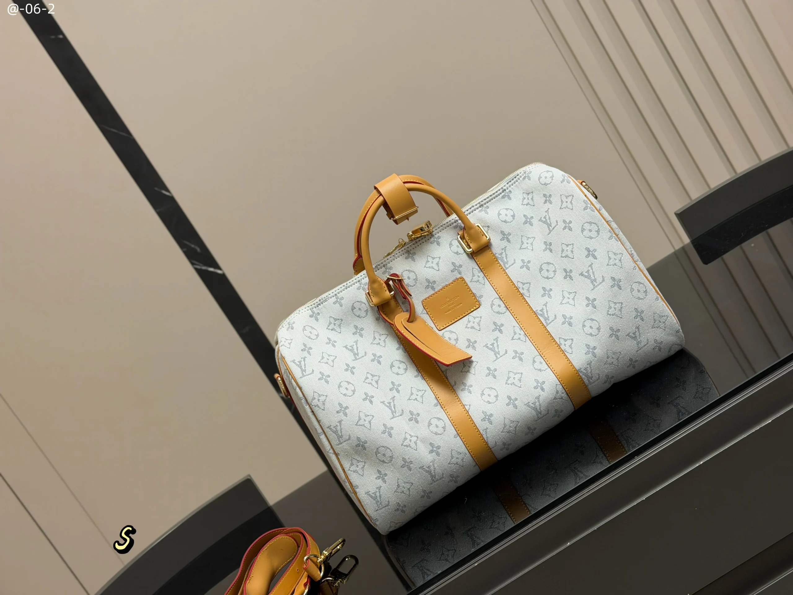 Monogramm Denim mit Tragegriff Schulter & Umhänge Reisetasche, Denim & Leder, 45 cm, 1,15 kg - Image 11