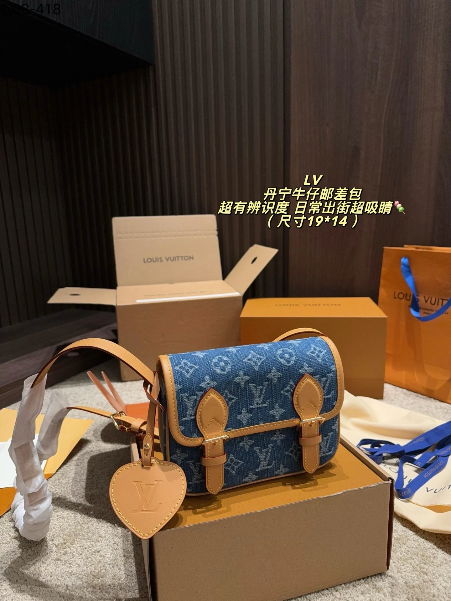 Denim Messenger Bag, Top-Grain Leather, 19 × 14 cm, 0.55 kg - Image 4