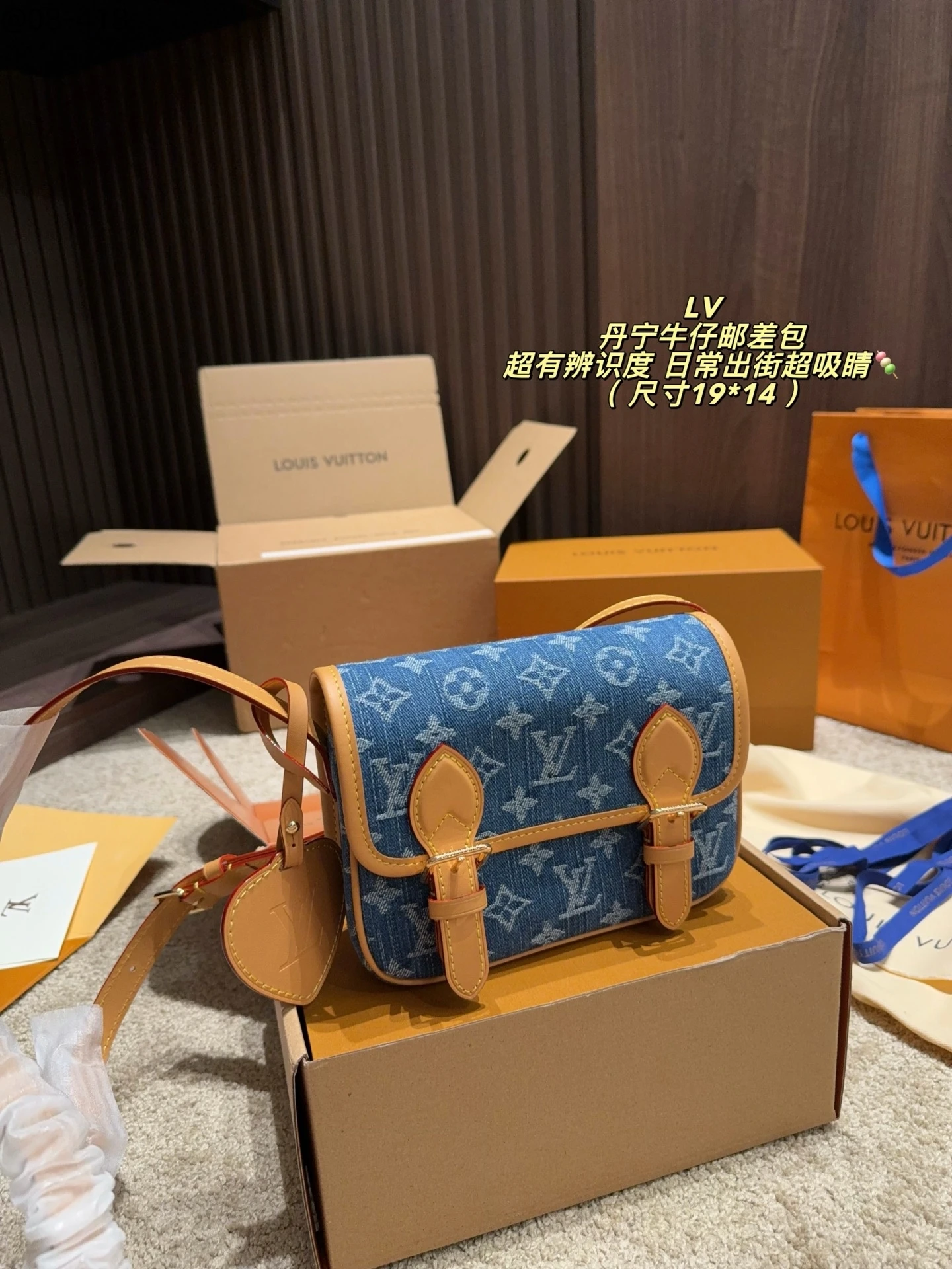 Denim Messenger Bag, Top-Grain Leather, 19 × 14 cm, 0.55 kg - Image 7