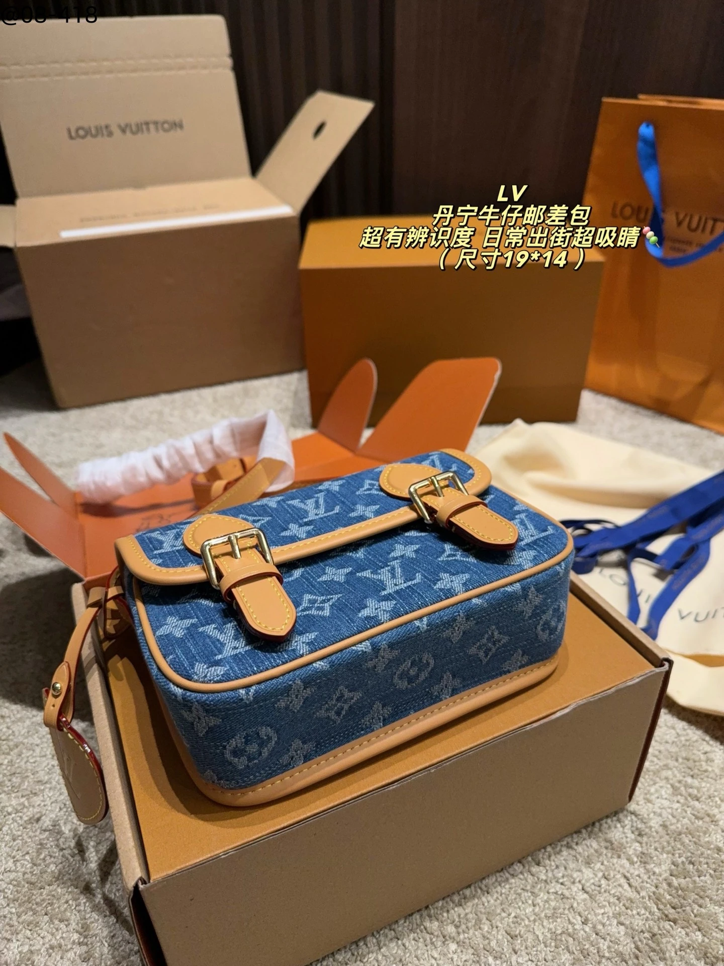 Denim Messenger Bag, Top-Grain Leather, 19 × 14 cm, 0.55 kg - Image 9